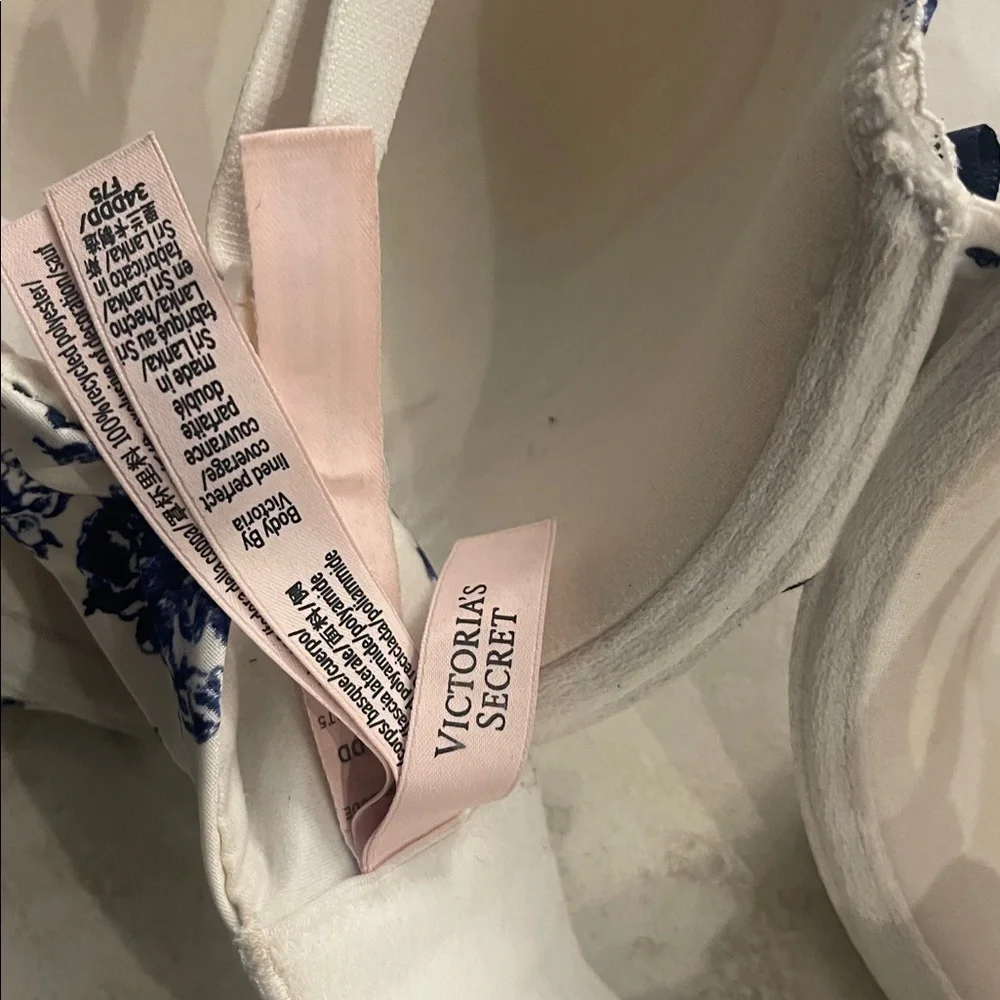 Victoria's Secret Lined Perfect Coverage bra with a blue white floral